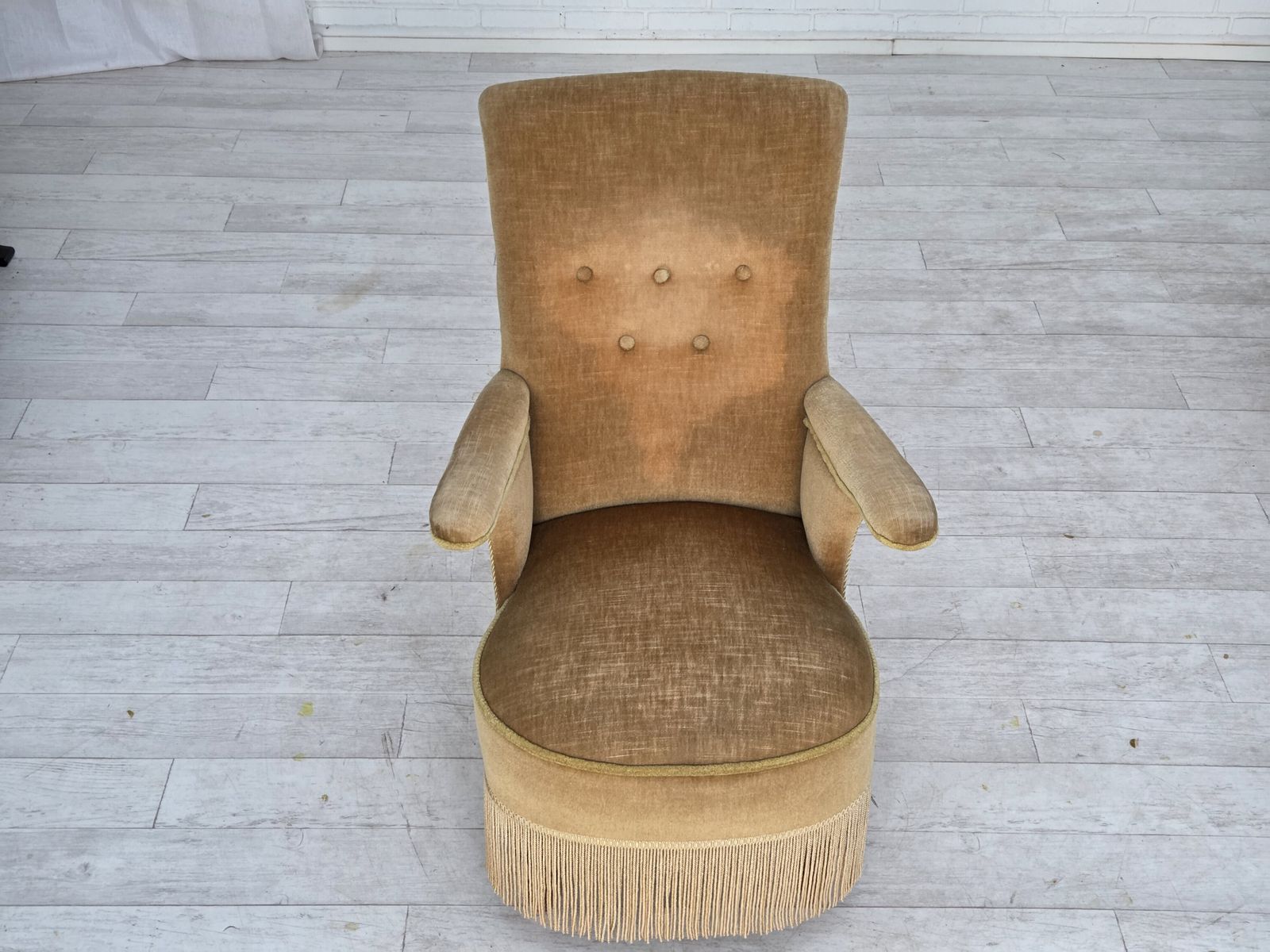 photo vinterior 1950s, Danish Armchair, Furniture Velour, Ash Wood Legs.