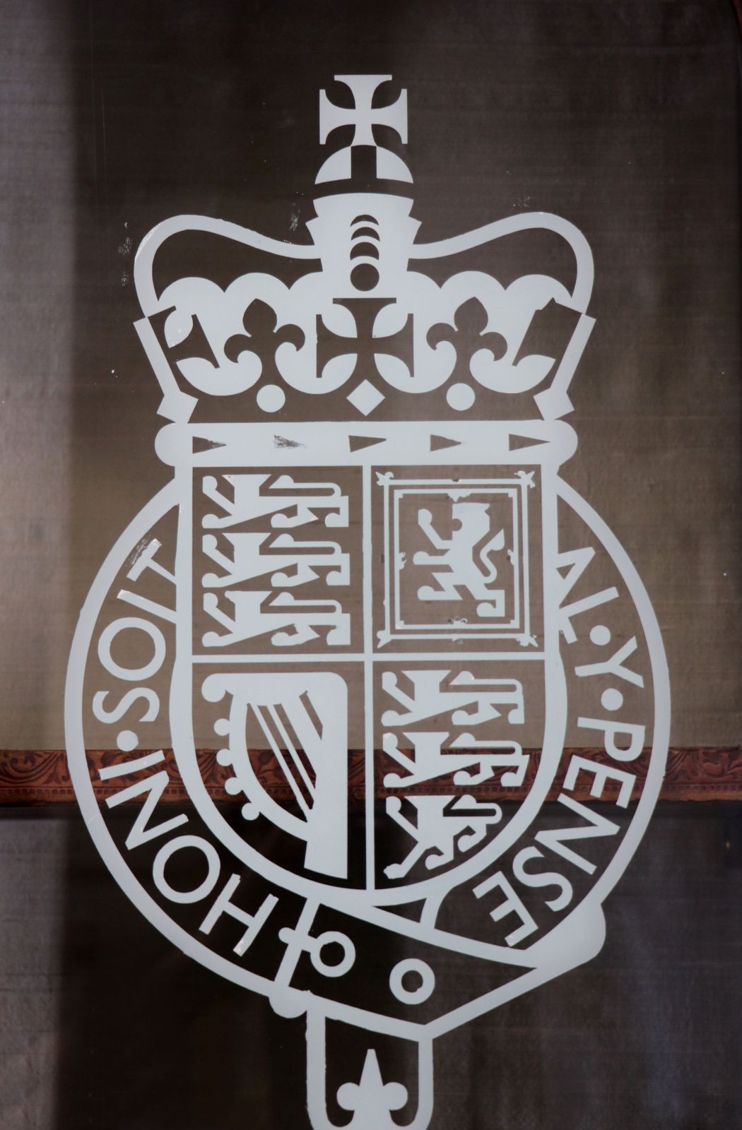 photo vinterior A Beautiful Quality Victorian Mahogany Cabinet, Later Sign Written With The Home Office Logo.