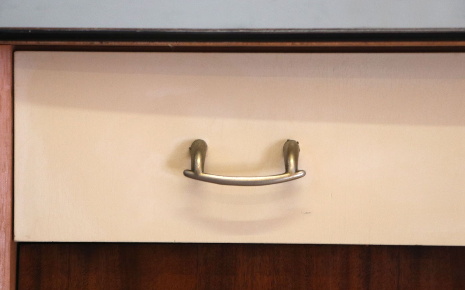 photo furniture A Lovely Vintage Mid Century Avalon Chest Of Drawers.