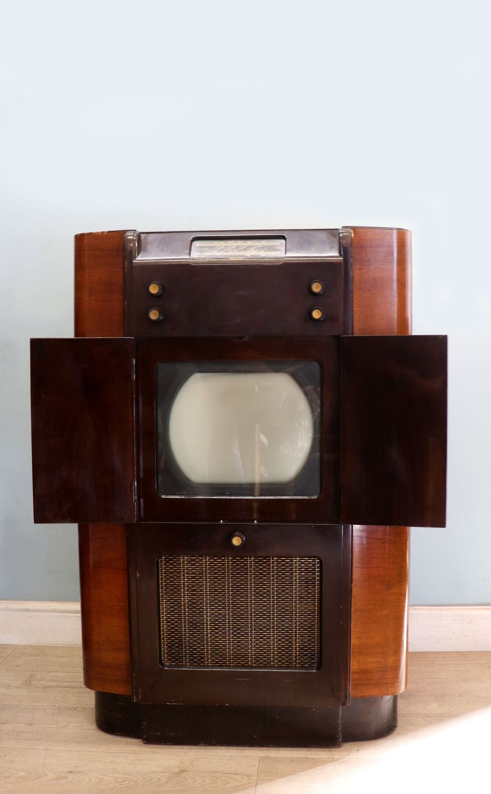 A Very Rare Philco Vintage Television & Radio Receiver!