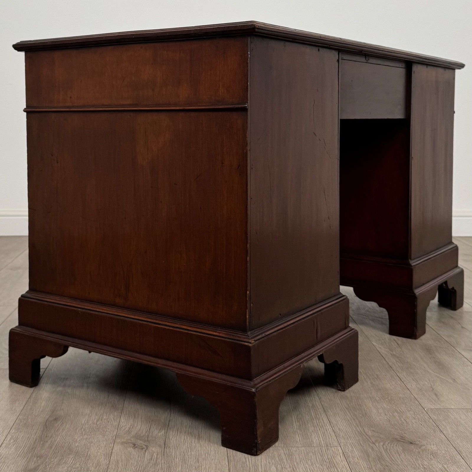 Antique 19th Century Fine Quality Pedestal Desk In Mahogany photo Furniture