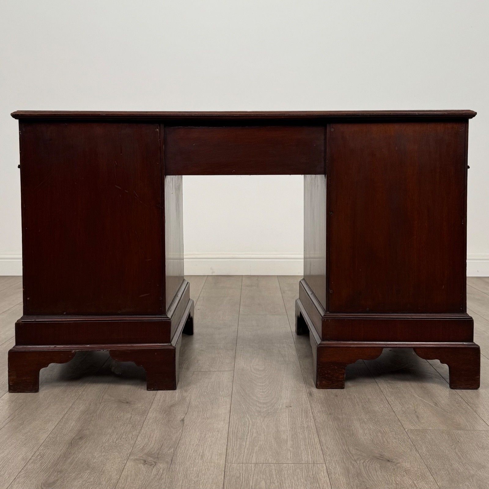 Antique 19th Century Fine Quality Pedestal Desk In Mahogany photo 685.0