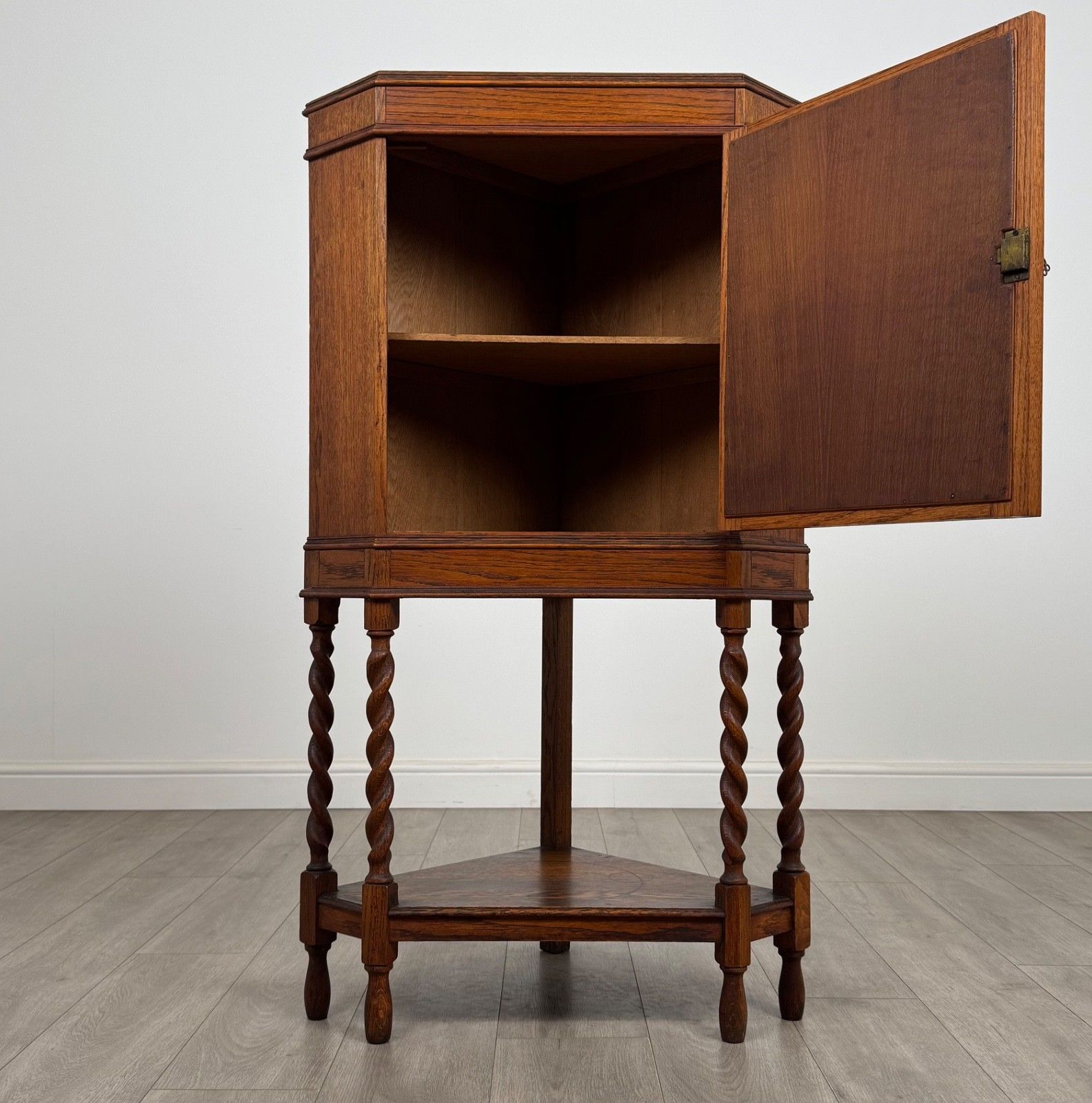 Antique 20th Century Good Quality Corner Cabinet In Oak photo furniture