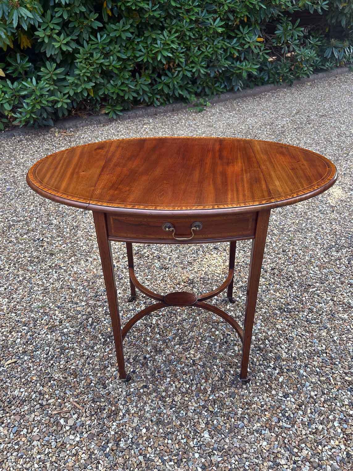 19th Century Mahogany Oval Pembroke Table photo Furniture
