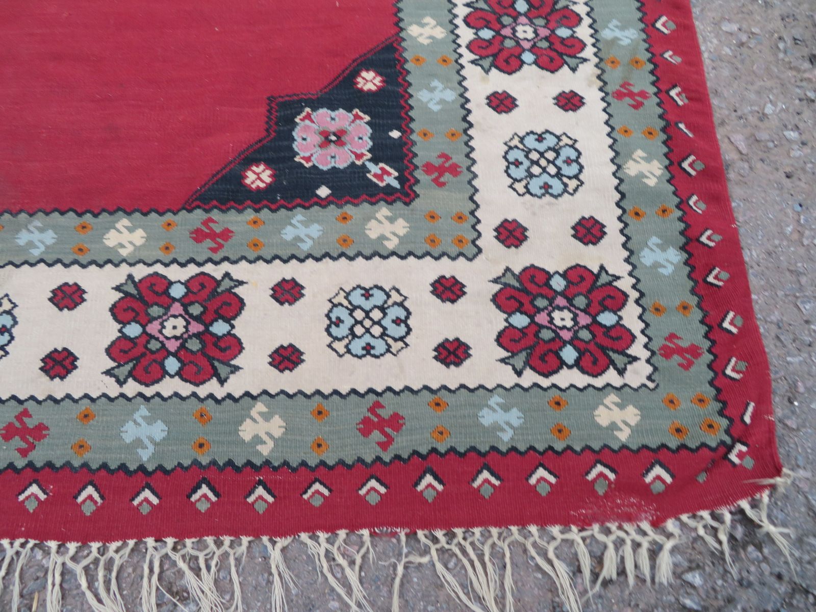 Antique Bessarabian Kilim. 297cm X 186cm. photo vinterior