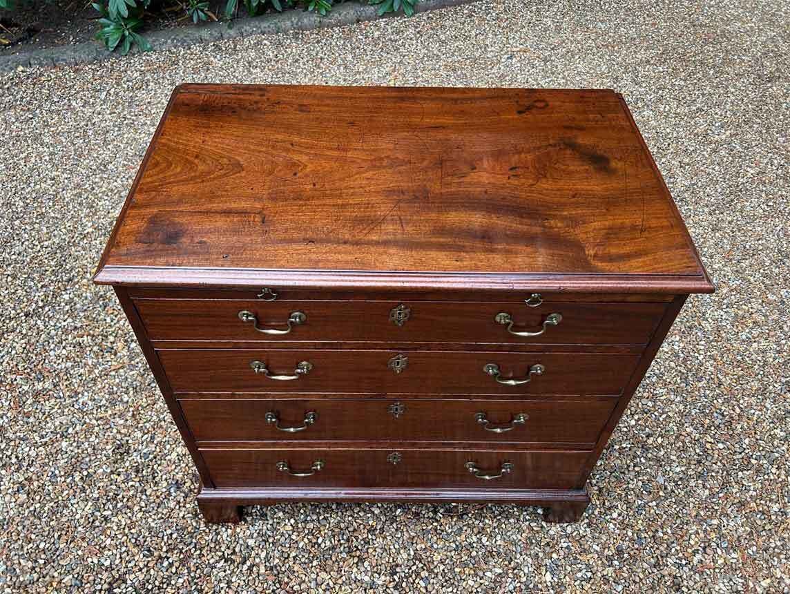 18th Century George III Mahogany Chest Of Drawers photo vinterior