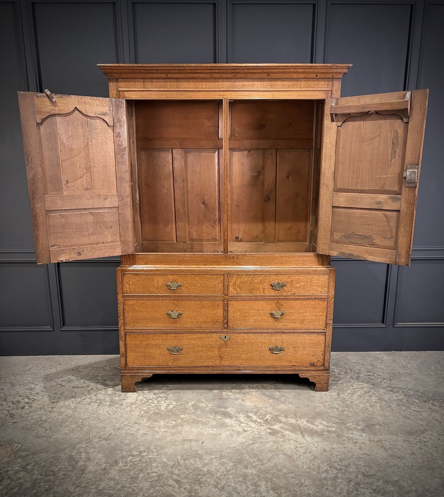 18th Century Oak Wardrobe photo Furniture