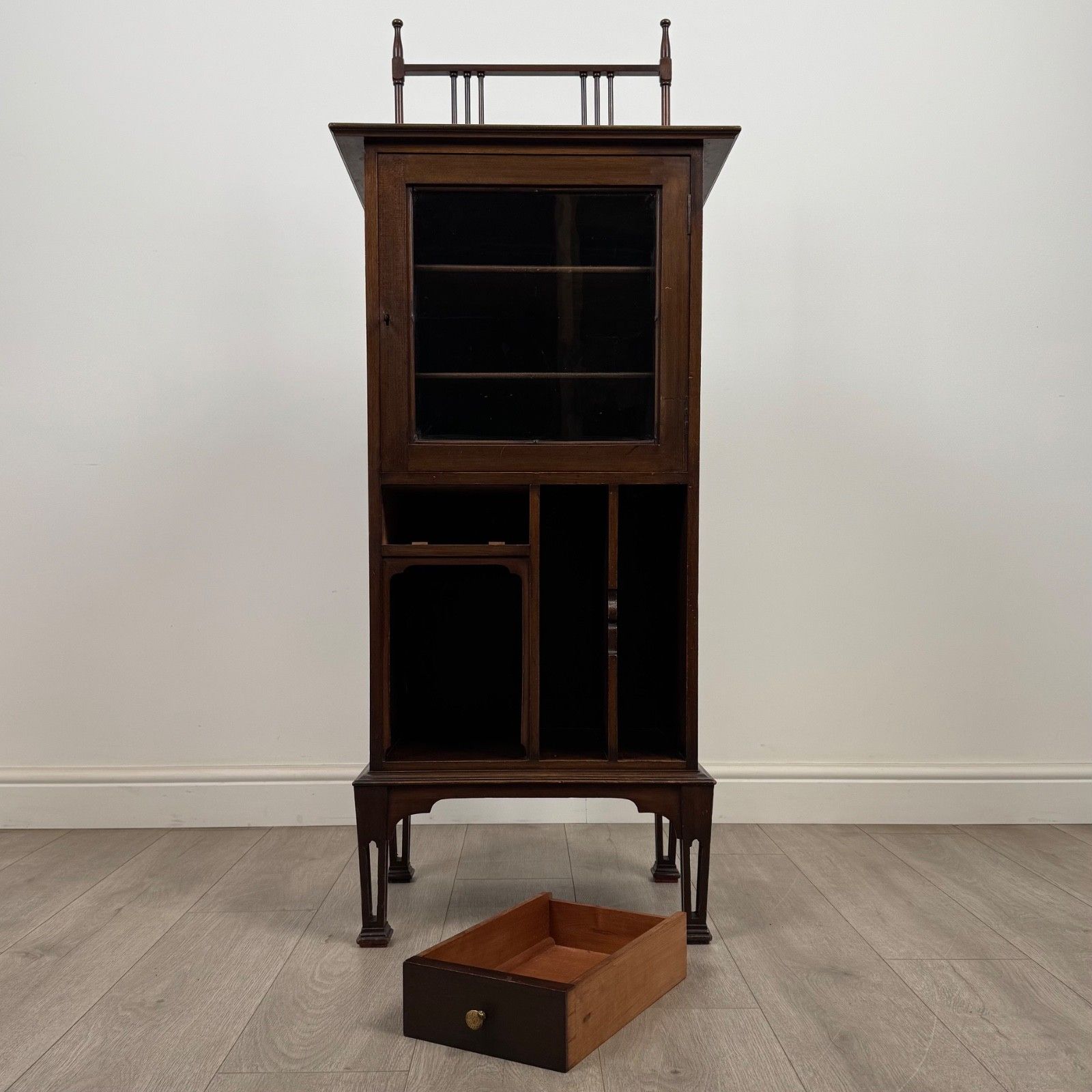 Furniture Antique 20th Century Good Quality Cabinet In Mahogany photo