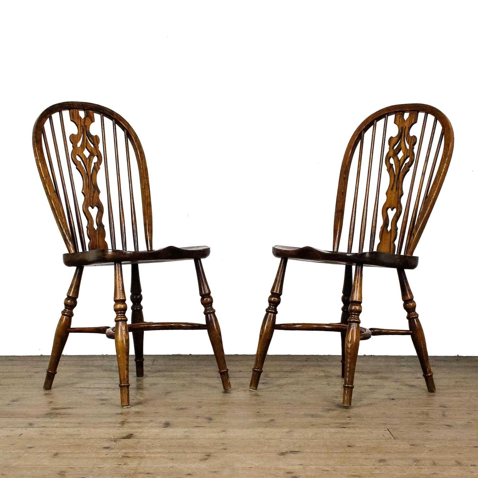 photo furniture Vintage Oak Tripod Table And Pair Of Chairs