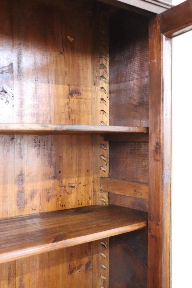 photo vintage Antique Mid 19th Century Sideboard In Walnut Veneer