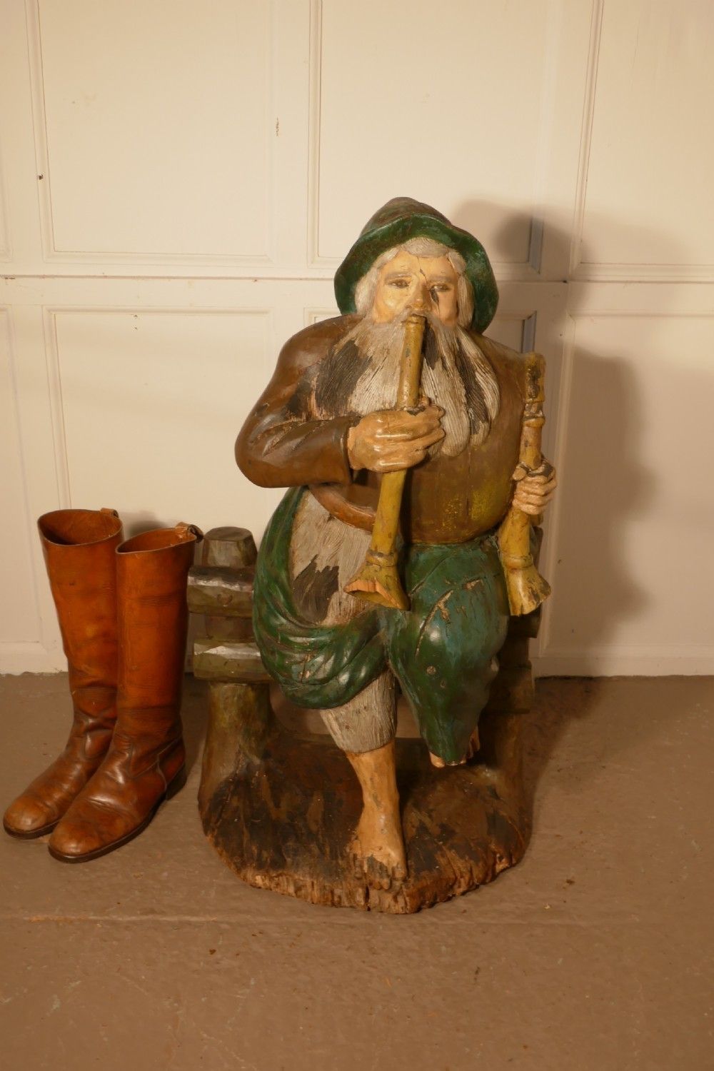 Charming 1920s Carved Wooden Figure Of The Seated Pied Piper photo vinterior