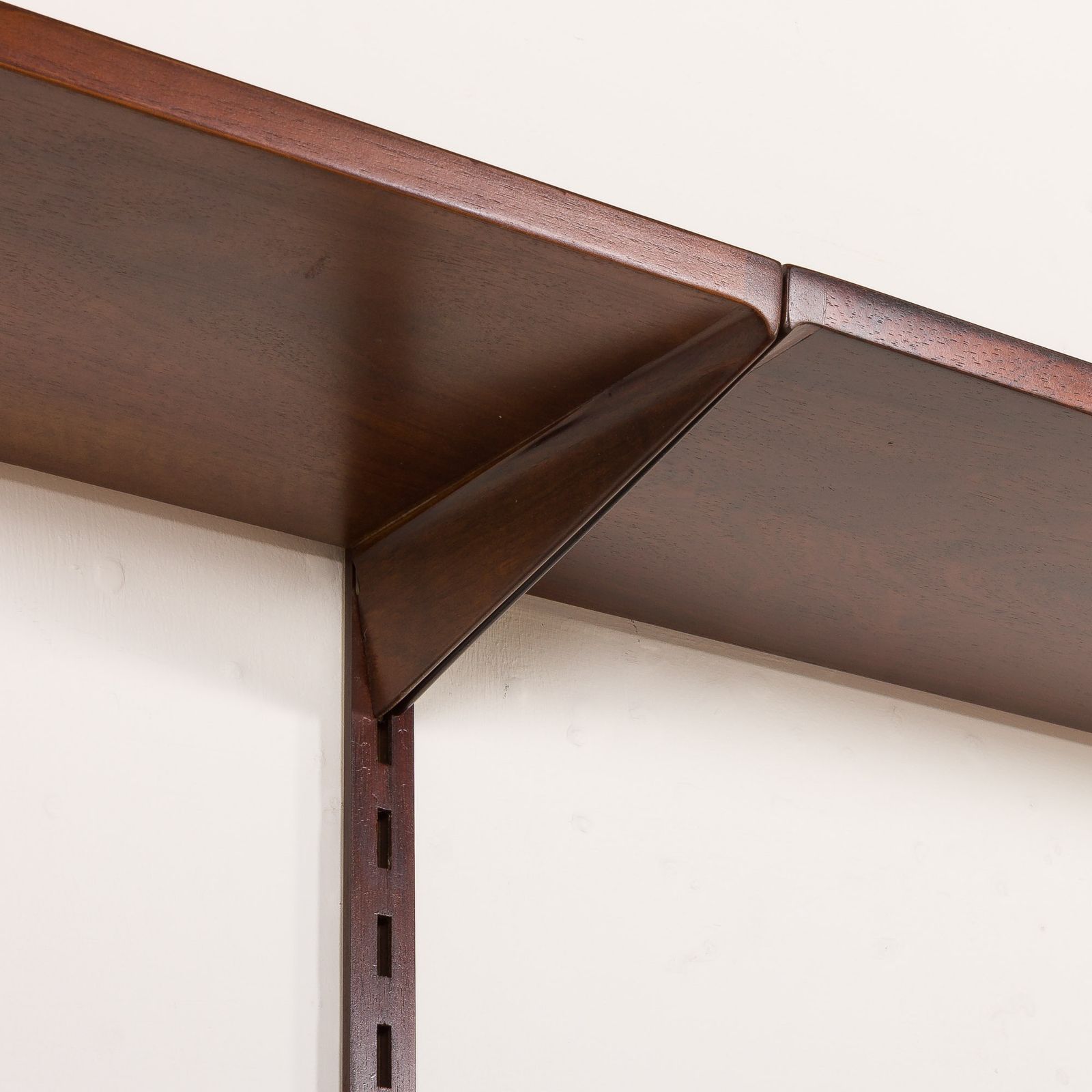 photo vintage Kai Kristiansen Rosewood Wall Unit With 2 Lamps For Fm Mobler, Denmark 1960s