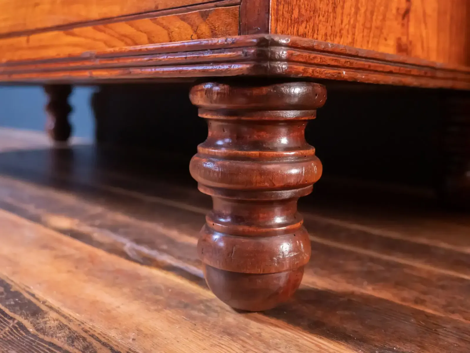 Linen Press Campaign Chest, 1800s photo vinterior