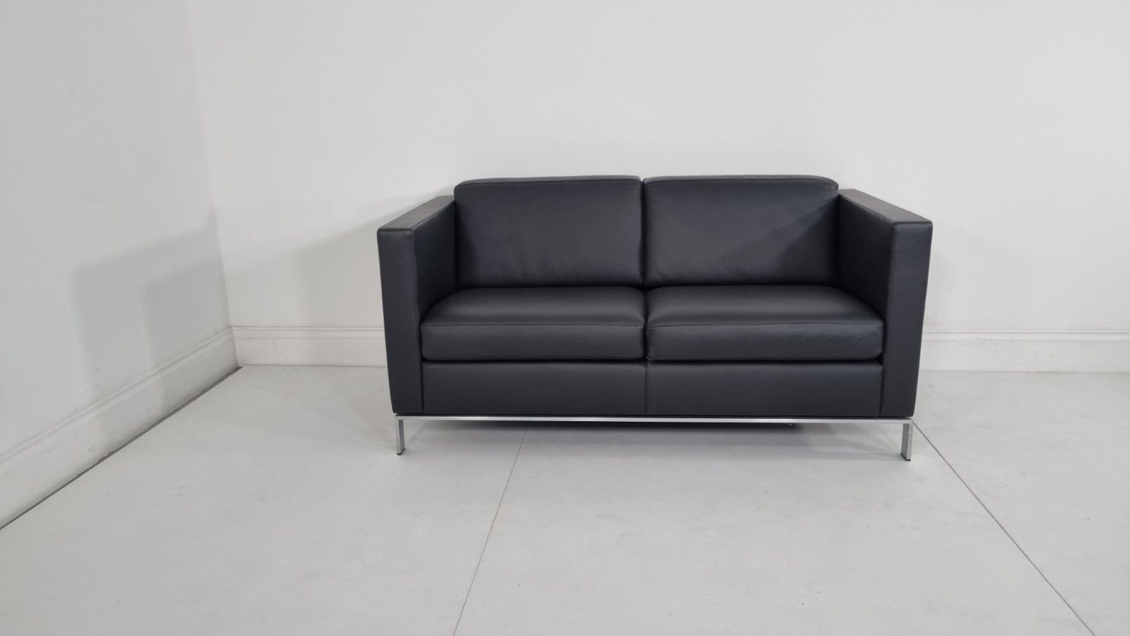 Walter Knoll Foster 500.2 Black Leather Sofa In Immaculate Condition photo furniture