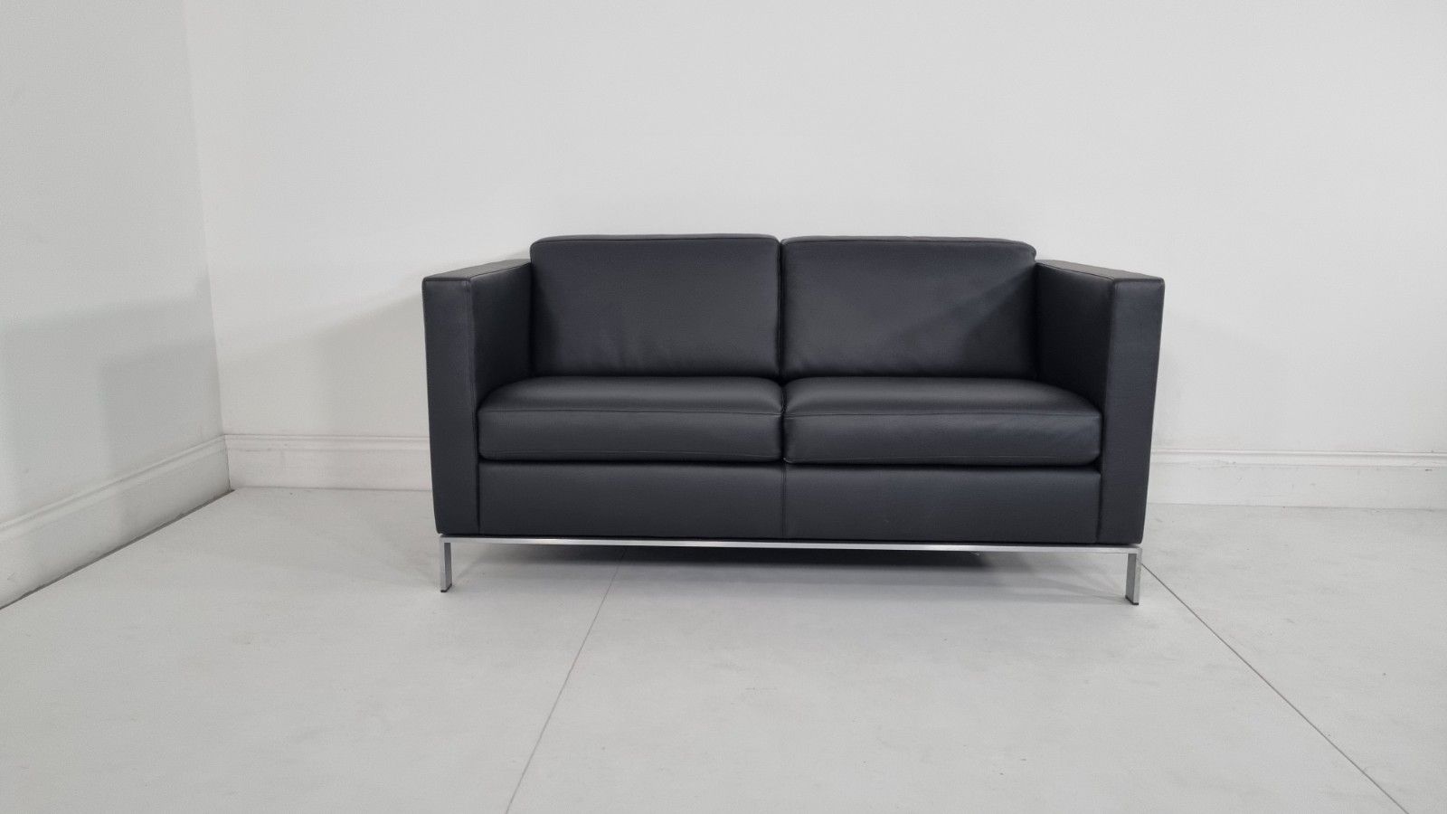 Walter Knoll Foster 500.2 Black Leather Sofa In Immaculate Condition photo for sale