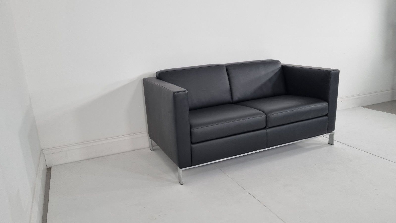photo for sale Walter Knoll Foster 500.2 Black Leather Sofa In Immaculate Condition
