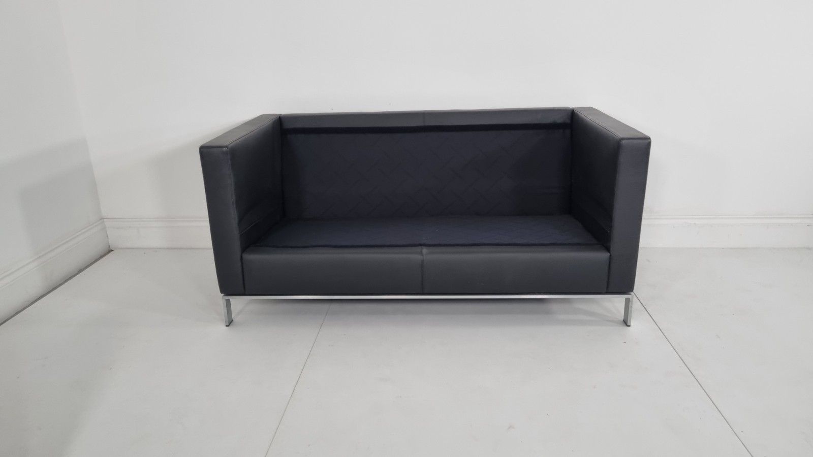 photo vinterior Walter Knoll Foster 500.2 Black Leather Sofa In Immaculate Condition