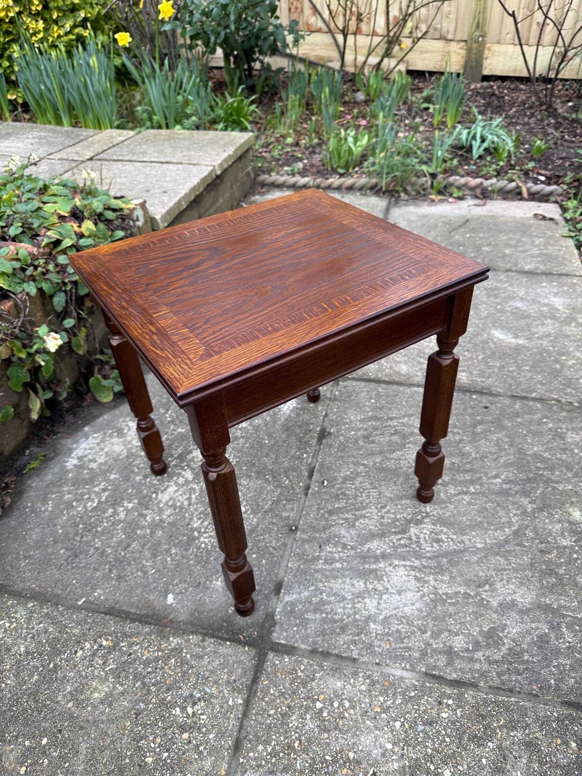 Top Quality 1980s Side Table With Attractive Veneered Detail And Neo Traditional Turned Legs photo vinterior