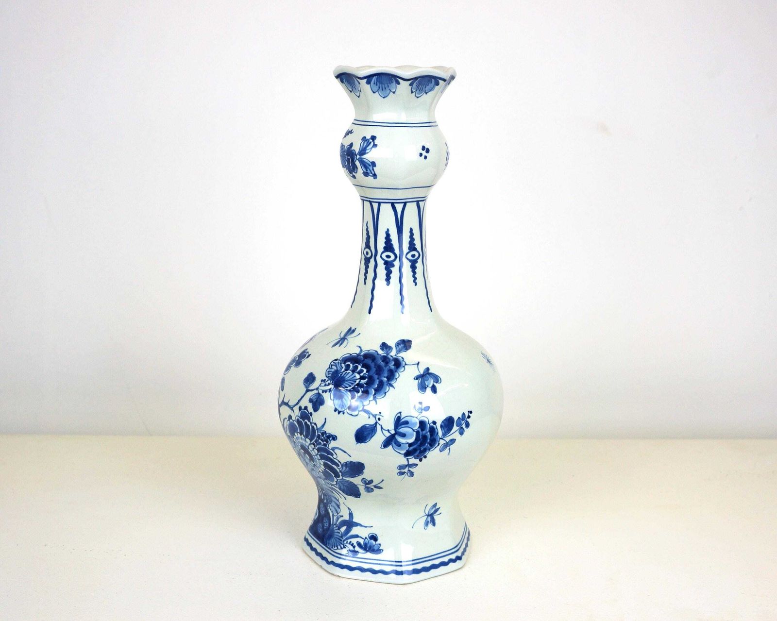 An Early 20th Century Blue And White Delft Pottery Garlic Neck Vase photo vinterior