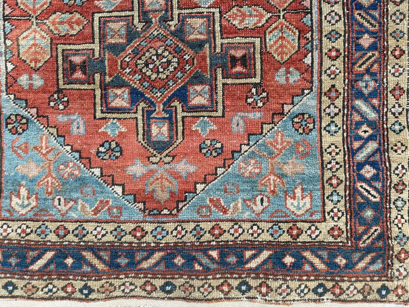 Antique Heriz Rug 1.86m X 1.02m photo buy