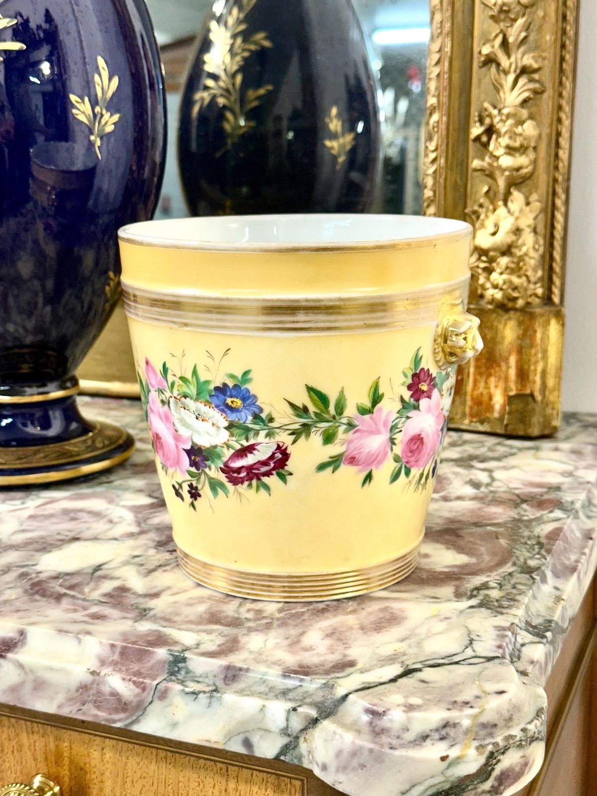 722.0 19th Century Paris Porcelain Cache Pot With Hand Painted Flowers photo