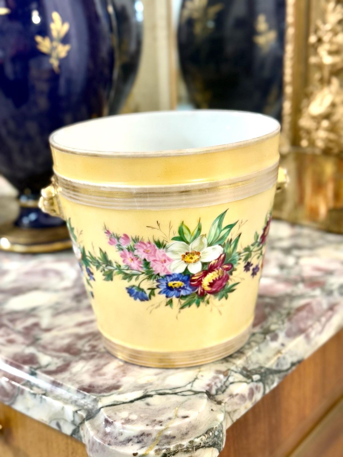 photo vintage 19th Century Paris Porcelain Cache Pot With Hand Painted Flowers