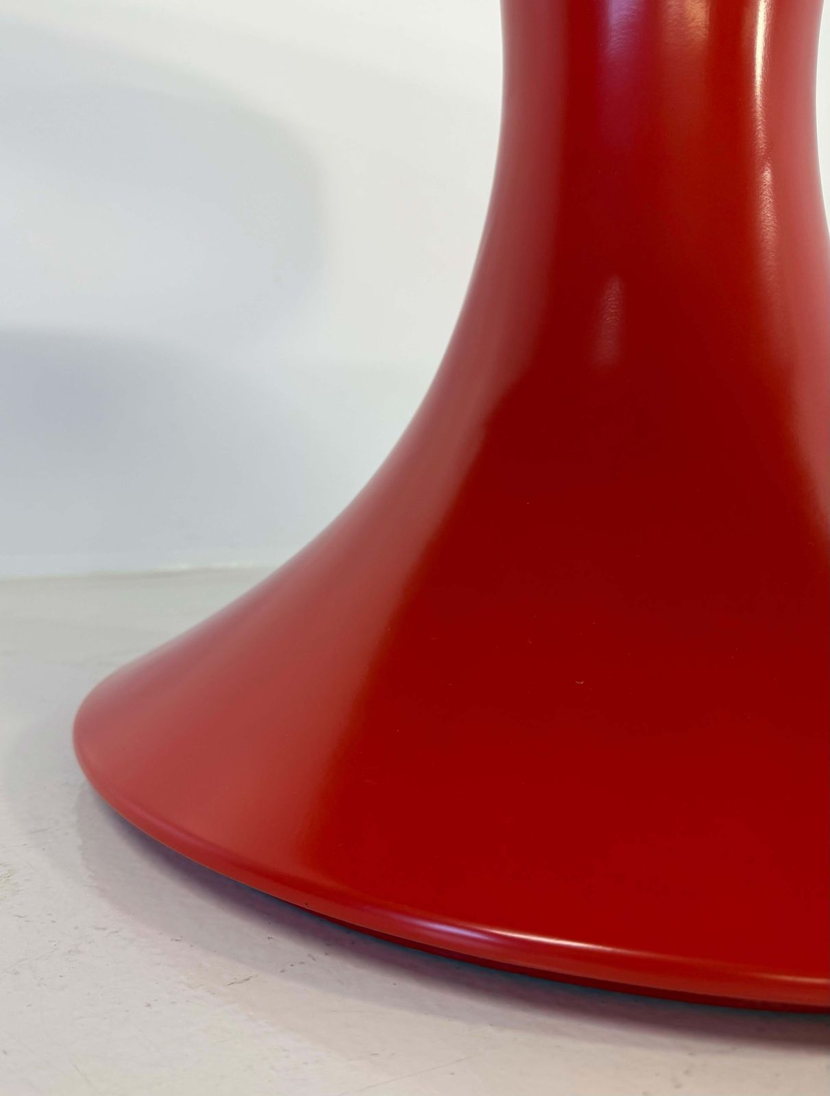 photo furniture Italian Art Deco Round Table In Ziricote Wood With Red Lacquered Base, 1950s