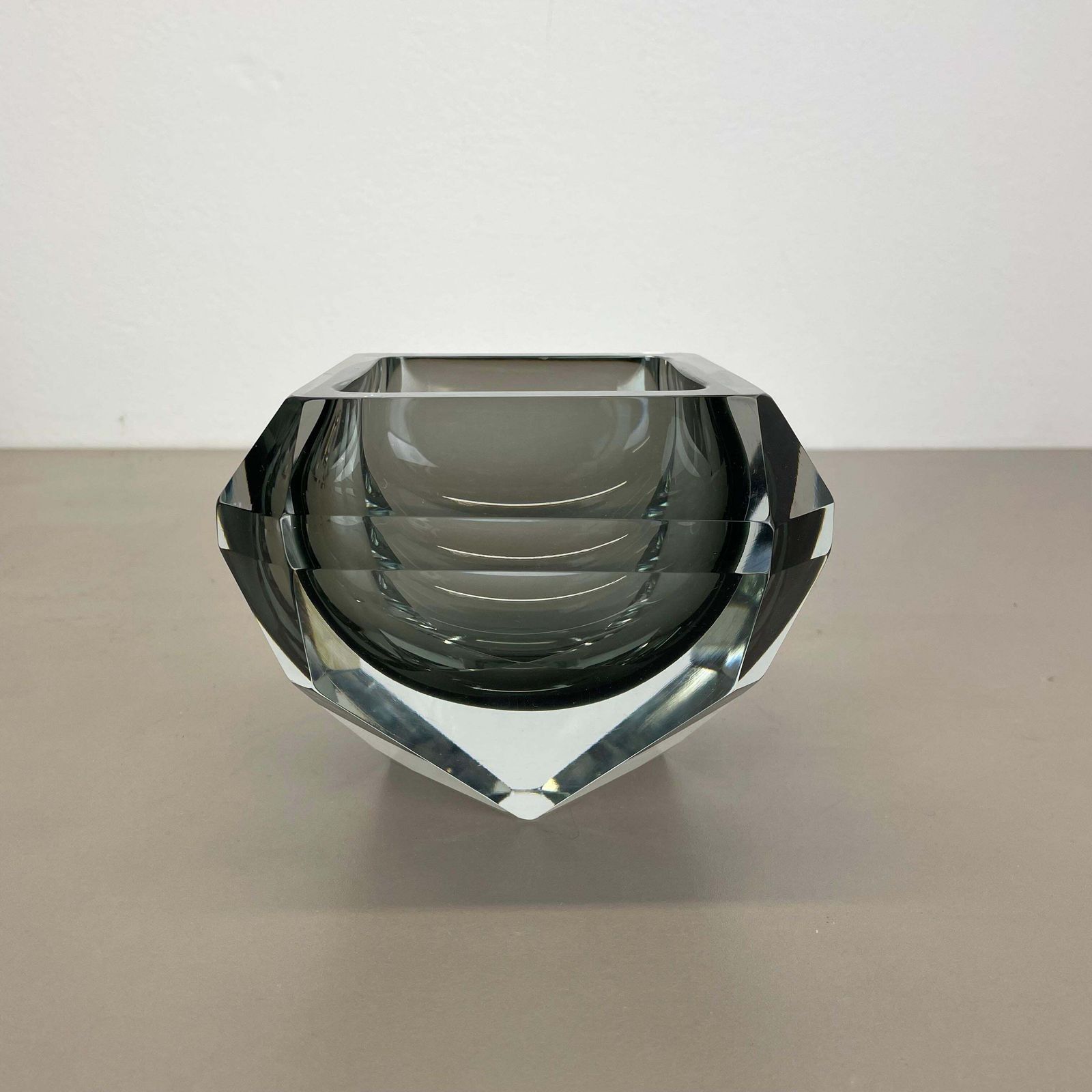 photo buy Xxl 3.3kg Glass Faceted "Diamond" Sommerso Bowl Element Murano Italy, 1970s