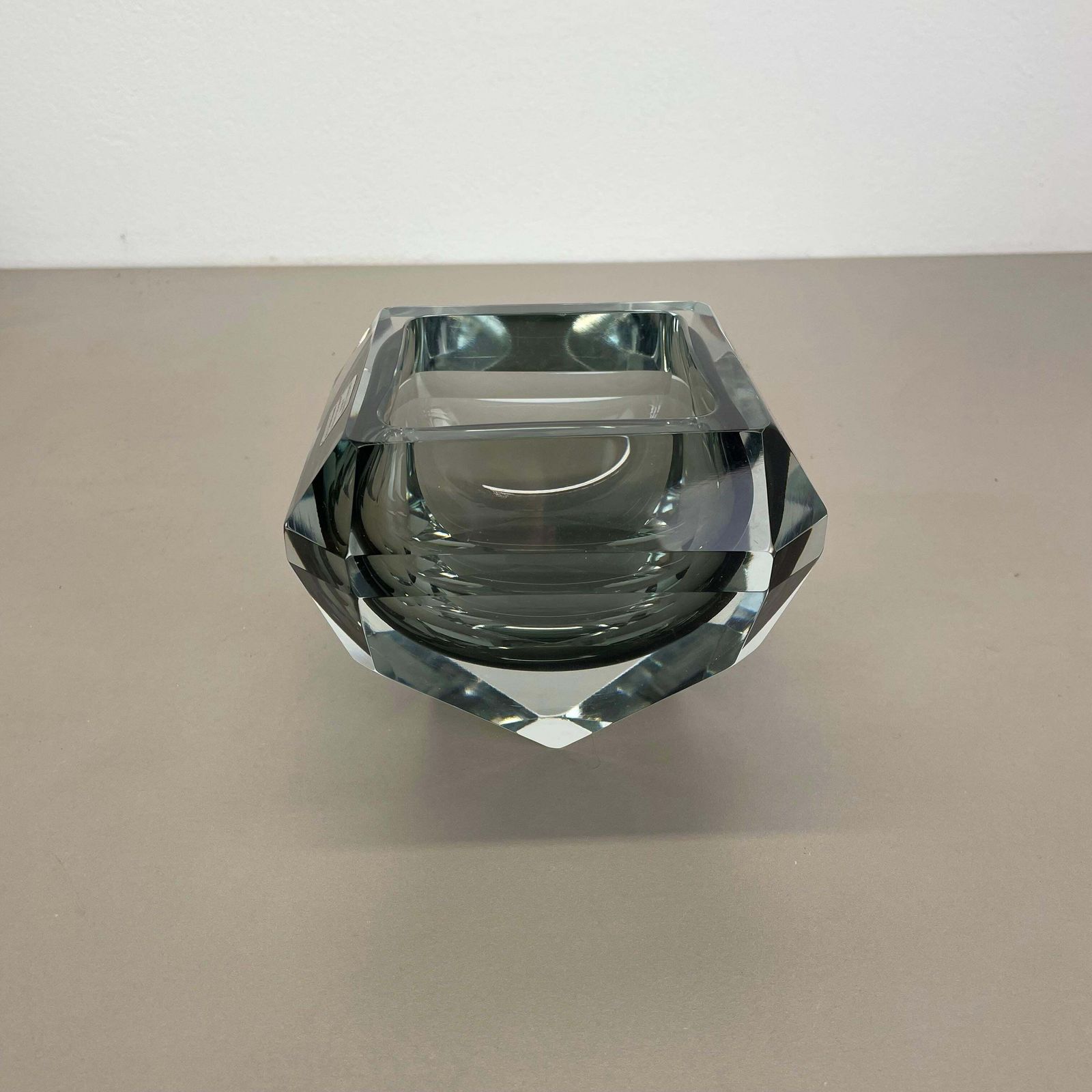 photo vintage Xxl 3.3kg Glass Faceted "Diamond" Sommerso Bowl Element Murano Italy, 1970s