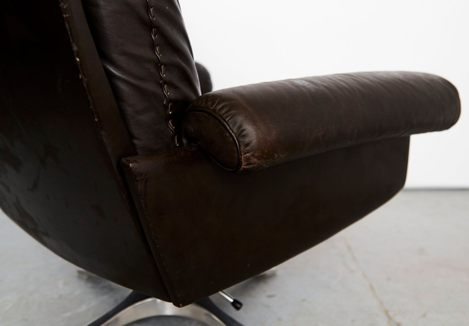 2338.0 Set Of Cow Leather Ds 31 Lounge Chair And Ottoman From De Sede, 1970s photo