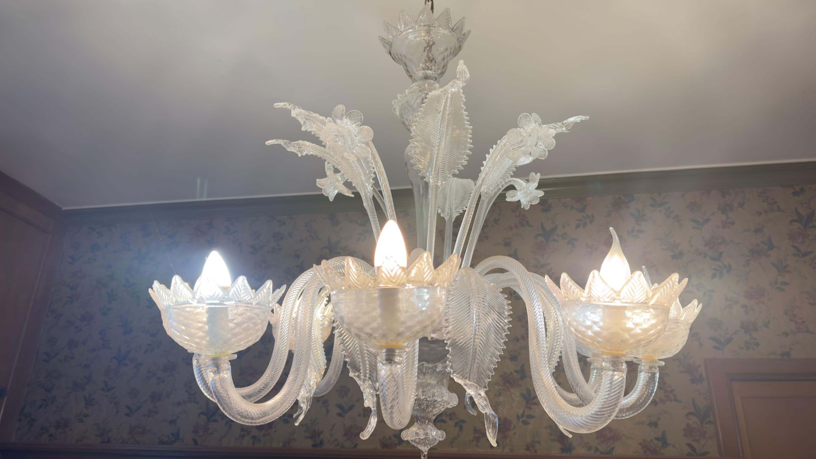 photo furniture Large Murano Clear Blown Glass With Flowers And Leaves Murano Chandelier