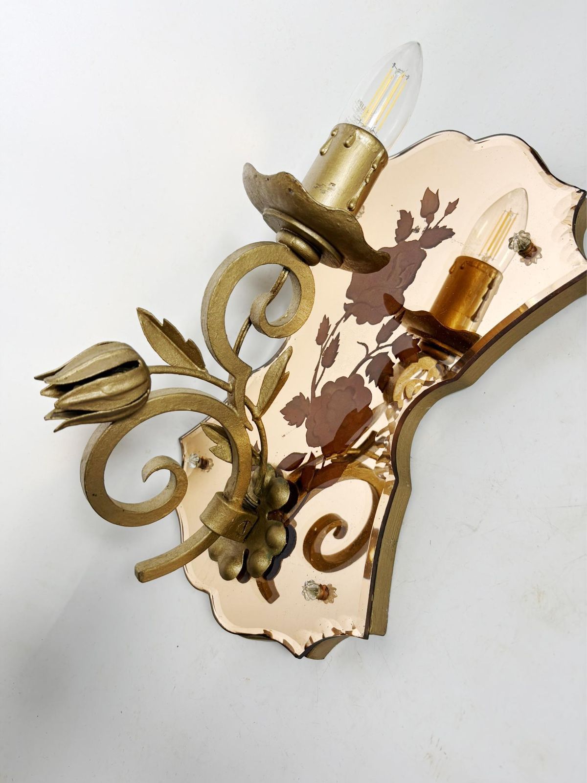 photo vinterior Pair Of Art Deco Wall Sconces In Patinated Gold Metal And Glass, France, 1950