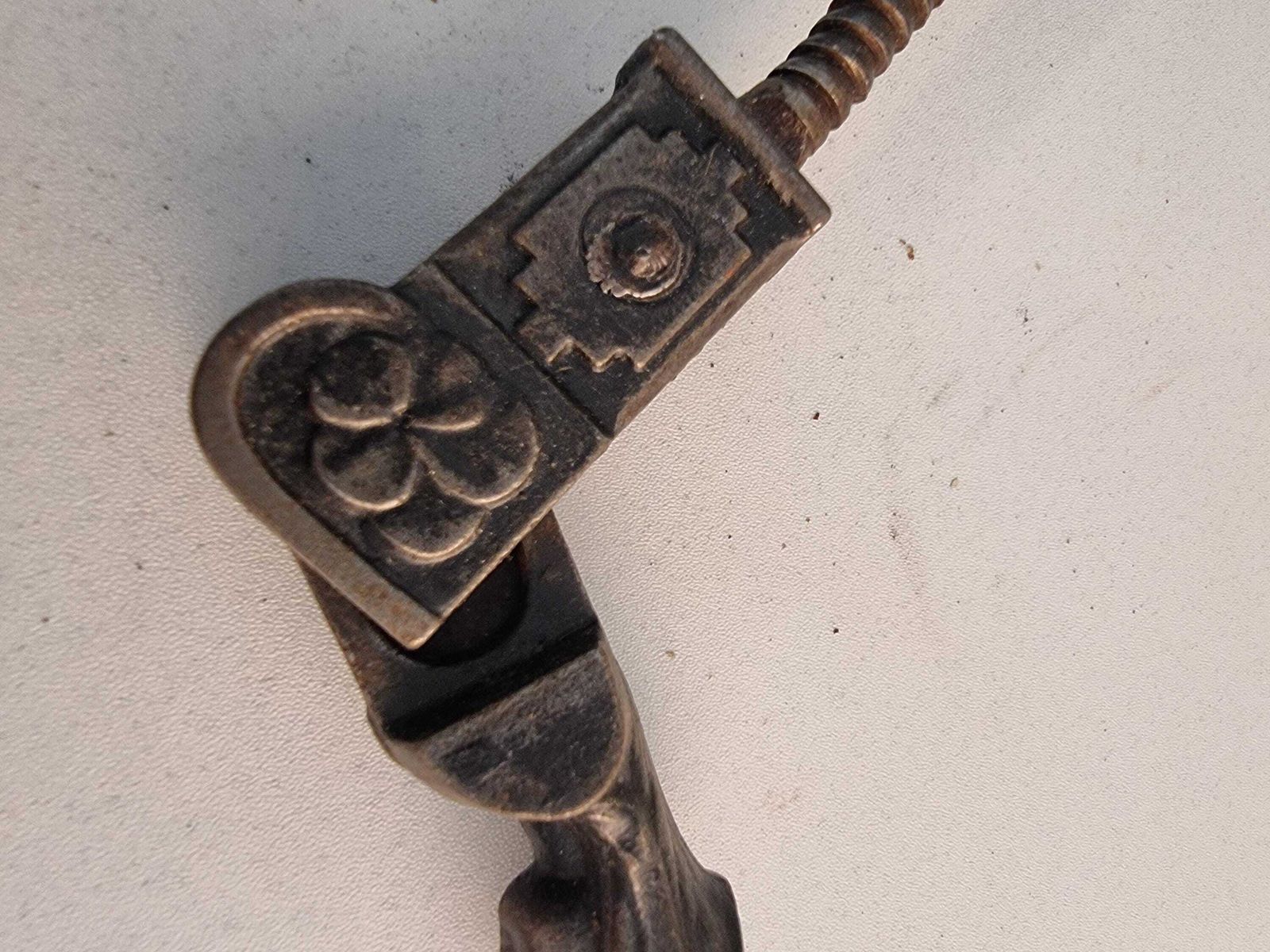 Vintage Franse Gietijzeren Luikhouders "Bergere" Herderin – Metalen Luikhaak photo 81.56