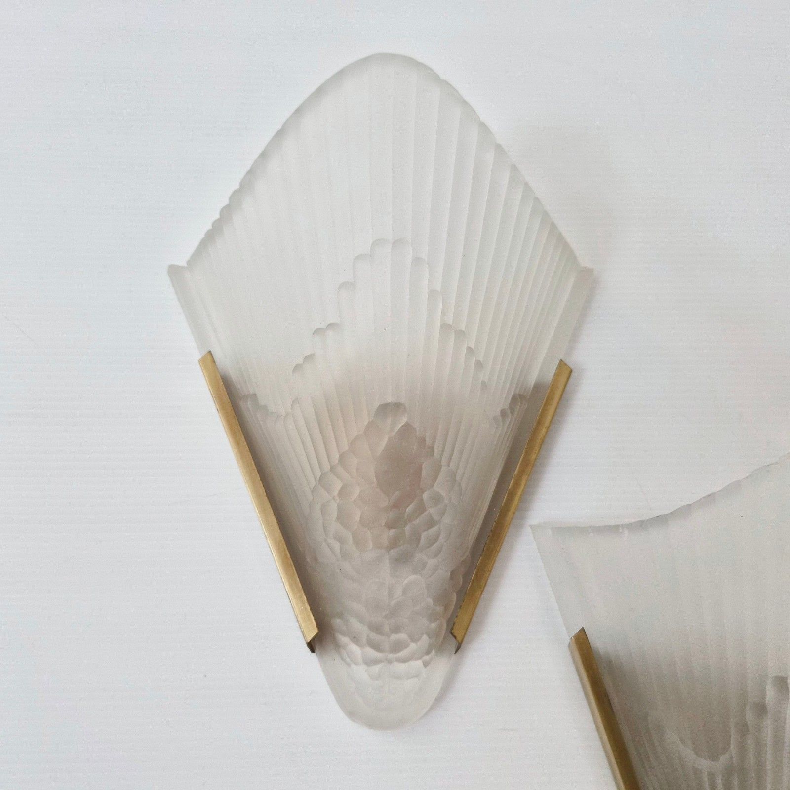 Paire D'appliques Vintage 1970 Style Art Deco Verre Moule & Laiton Dore 70s photo furniture