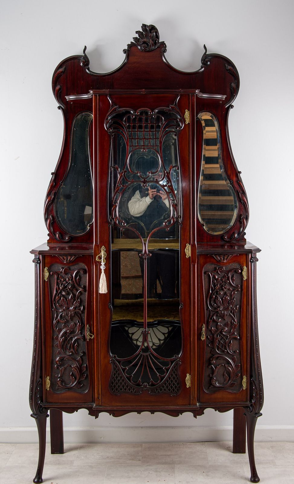 Victorian Carved Mahogany Display Cabinet With Mirrored Sides & Velvet Interior, C.1900 photo 1250.0