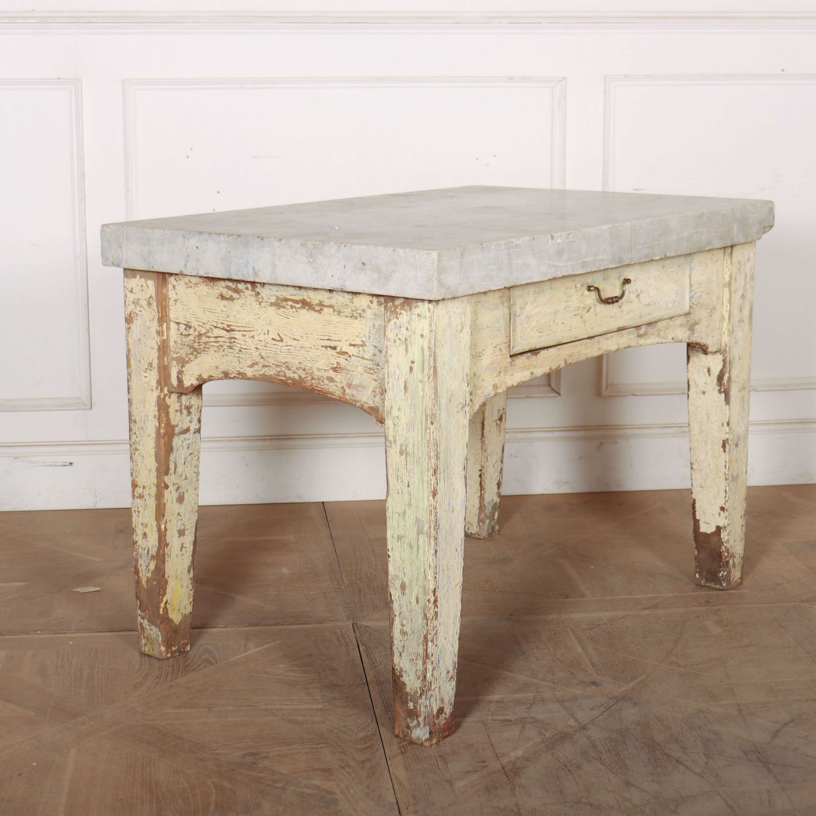 Wonderful Country House Pastry Table photo vinterior