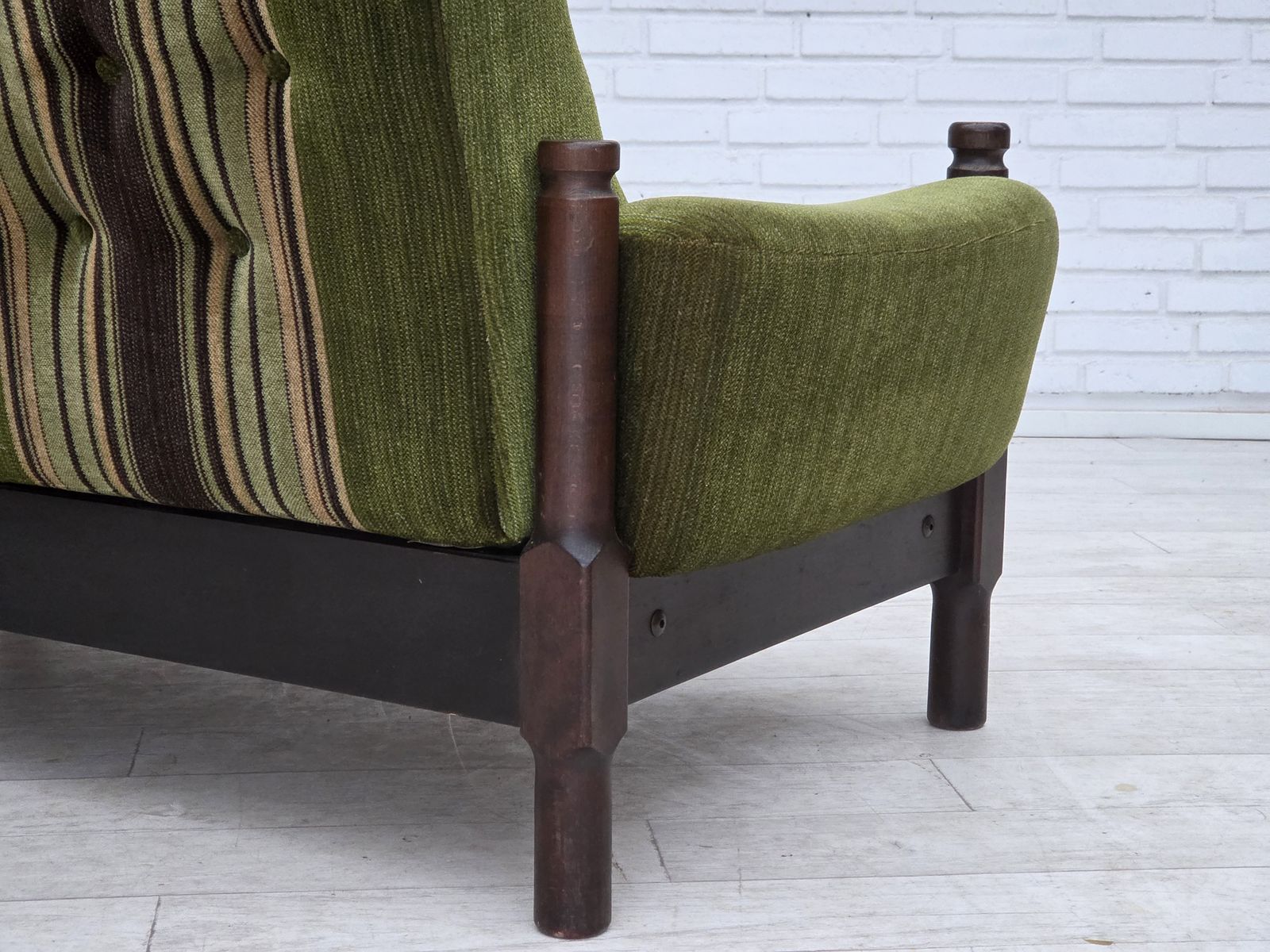 photo vinterior 1970s, Scandinavian 2 Seater Sofa, Green Furniture Velour, Beech Wood.