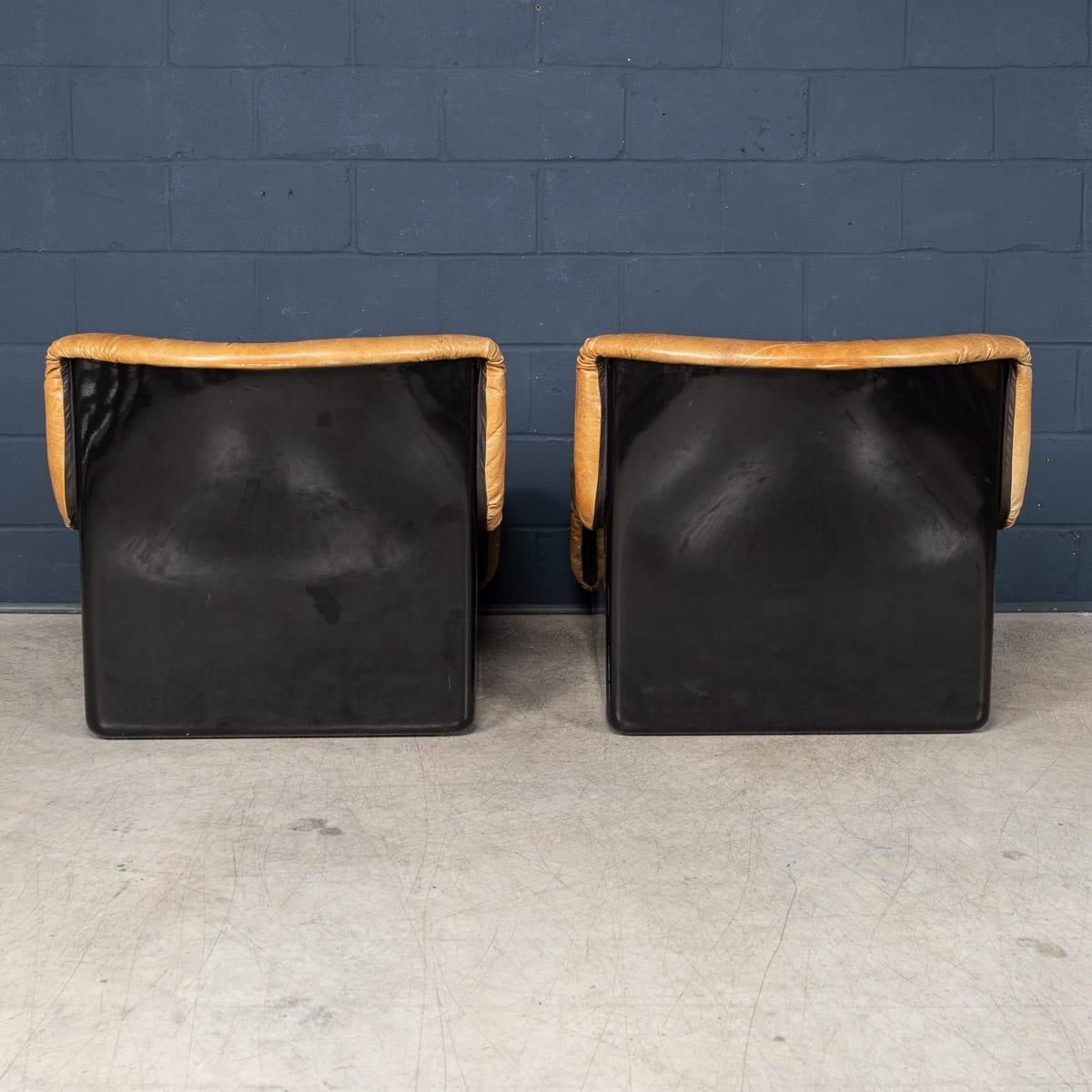 Vintage 20thc Pair Of Italian Leather Lounge Chairs By Rossi Di Albizzate C.1970 photo 3054.0