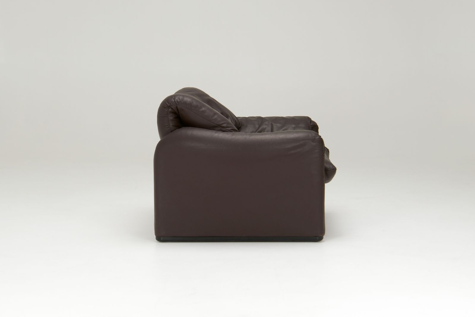 'Maralunga' Armchair   Vico Magistretti photo for sale
