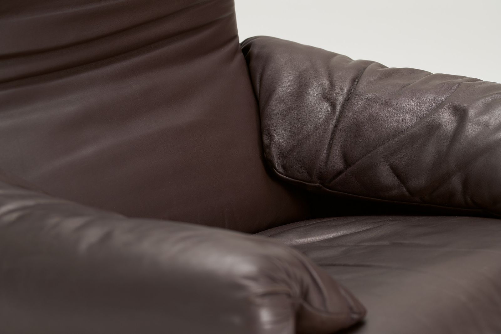 1275.0 'Maralunga' Armchair   Vico Magistretti photo