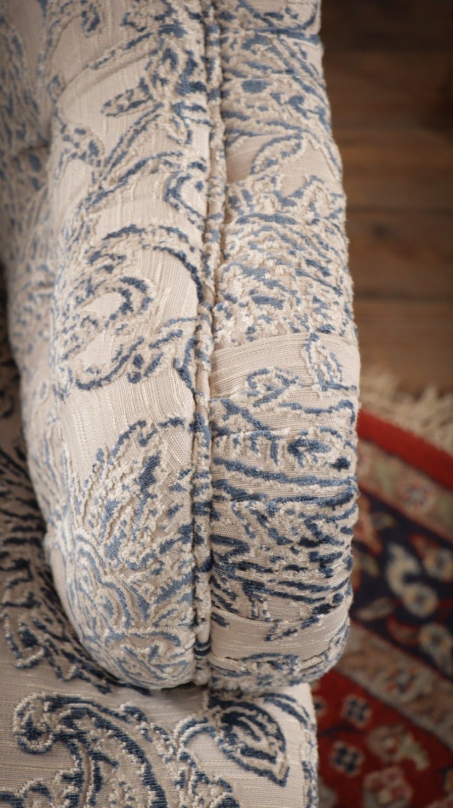 photo vinterior George Smith Markham Armchair White Blue Linen Chenille Jp Baker Paisley Del 🚚