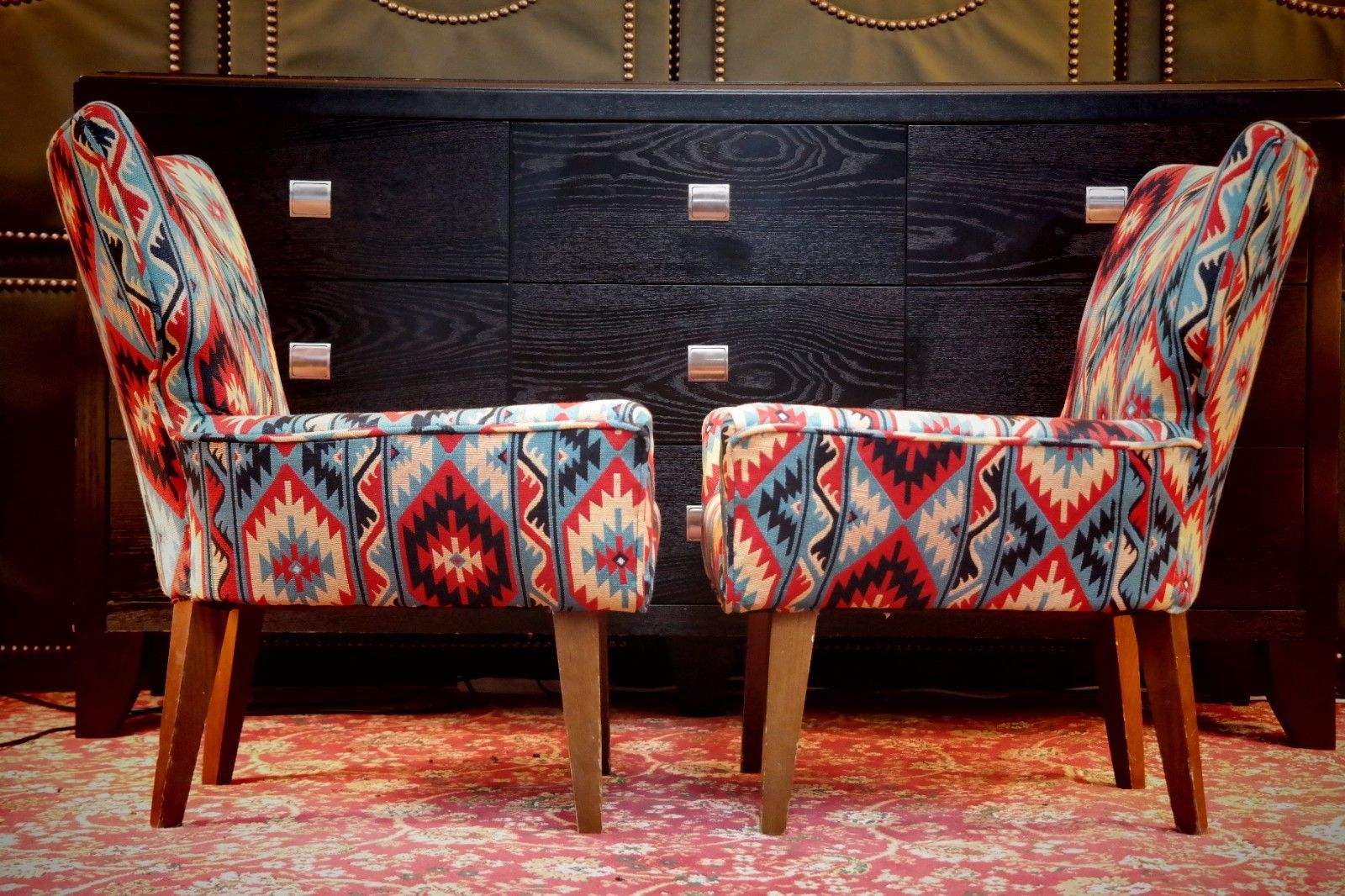 photo vintage Pair George Smith Bedroom Nursing Kilim Under Wndow Armchairs Blue Red Rrp£11600