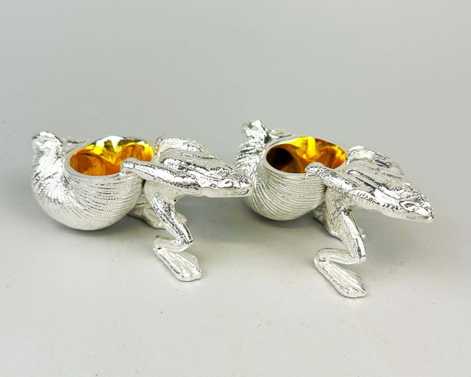photo furniture A Pair Of Antique Salt Shaker Sliver Frogs Decorative Salt Shaker Gilt Interior