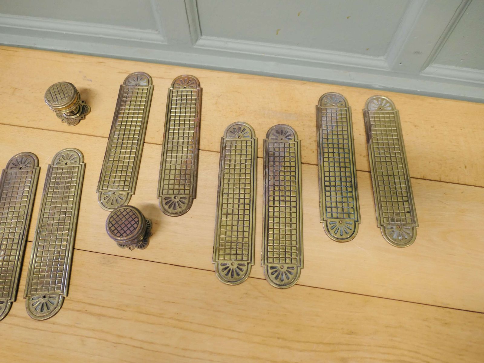 A Set Of Heavy Arts And Crafts Brass Door Finger Plates And Knobs photo vinterior
