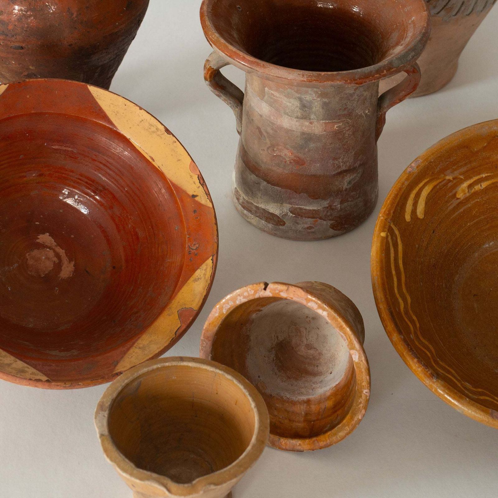 Zeven Antieke Rustieke Terracotta Voorraadpotten | 19e Eeuw photo Woonaccessoires