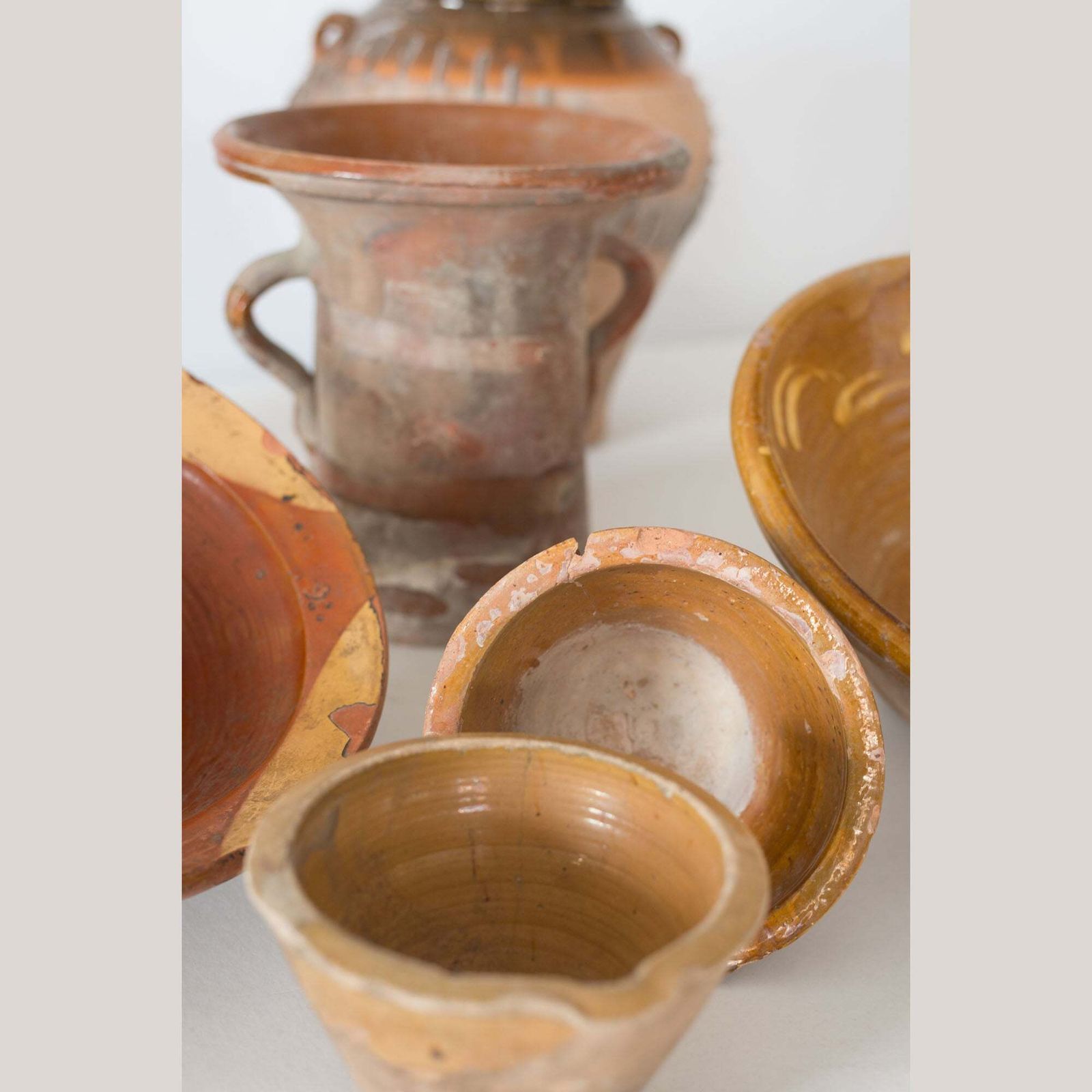 Zeven Antieke Rustieke Terracotta Voorraadpotten | 19e Eeuw photo vinterior