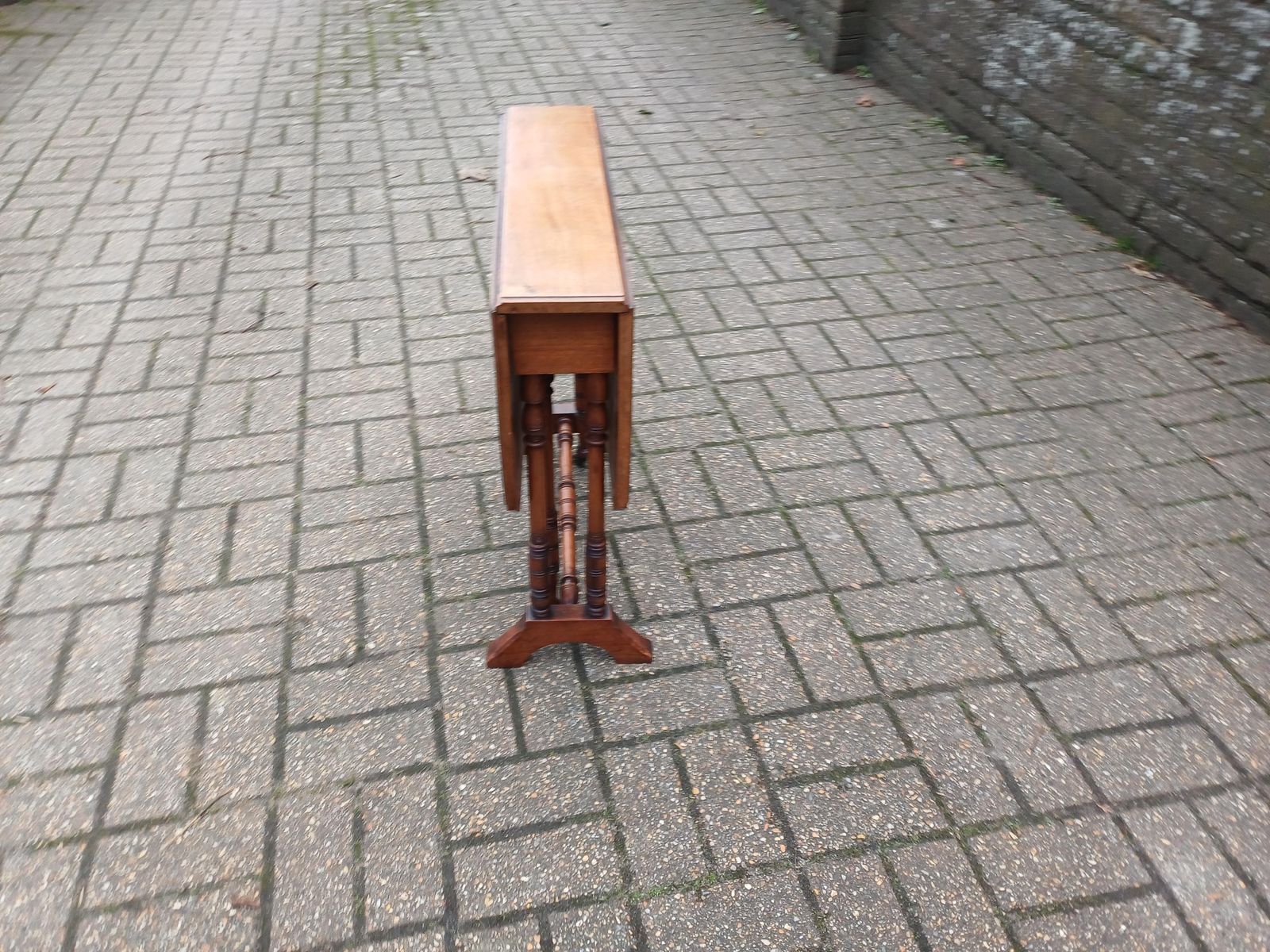 photo vinterior Victorian Mahogany Sutherland Table Drop Leaf Occasional Side Table Sofa Table Turned Base Brass Porcelain Castors Antique