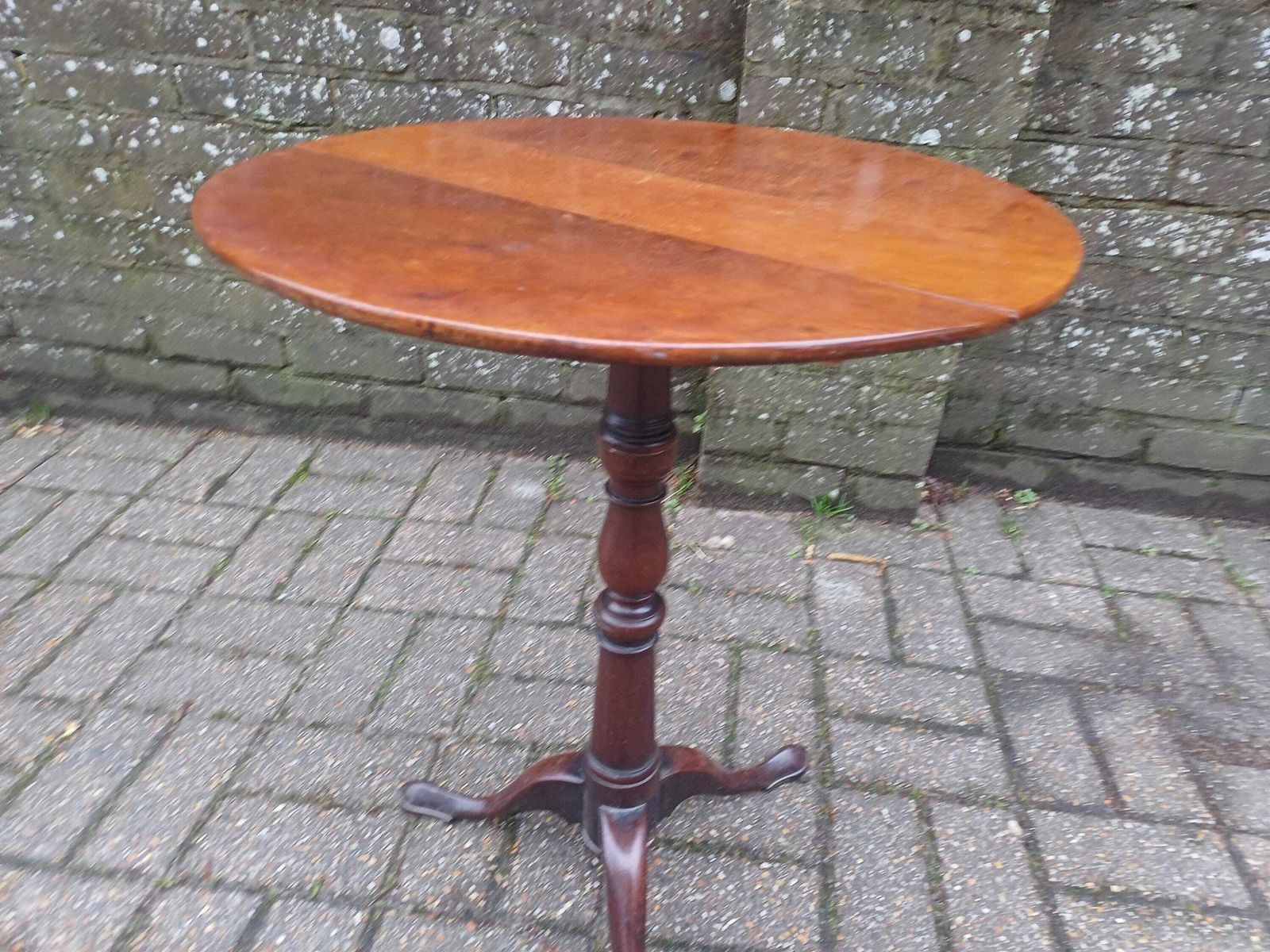 photo furniture Victorian Mahogany Occasional Side Wine Table Round Top Turned Column Tripod Base Antique Lamp Plant Stand Bedside Table