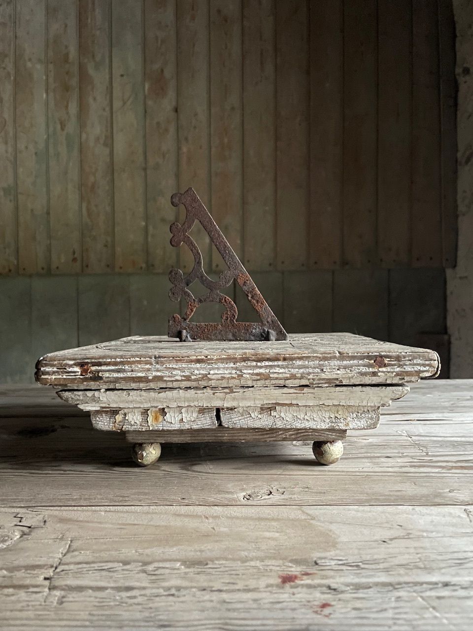 Carved Wooden Sundial photo 280.0