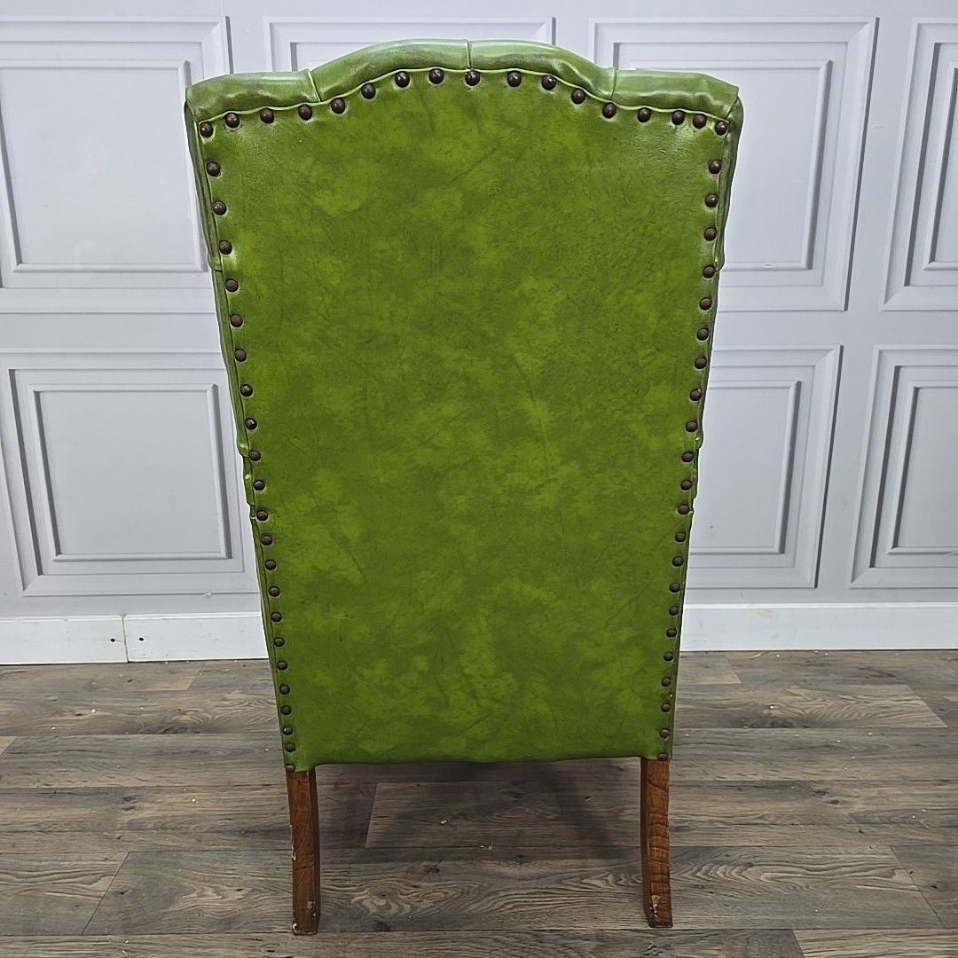 photo vintage Antique Chesterfield Armchair Vintage Green  – Button Back Fabric Faux Leather